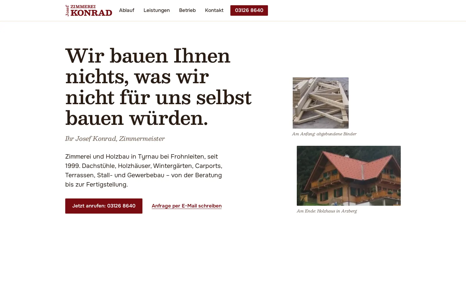 Vorschau Entwurf 2: Motto in großer Serifenschrift neben kleinen Fotos vom Abbund und einem fertigen Holzhaus