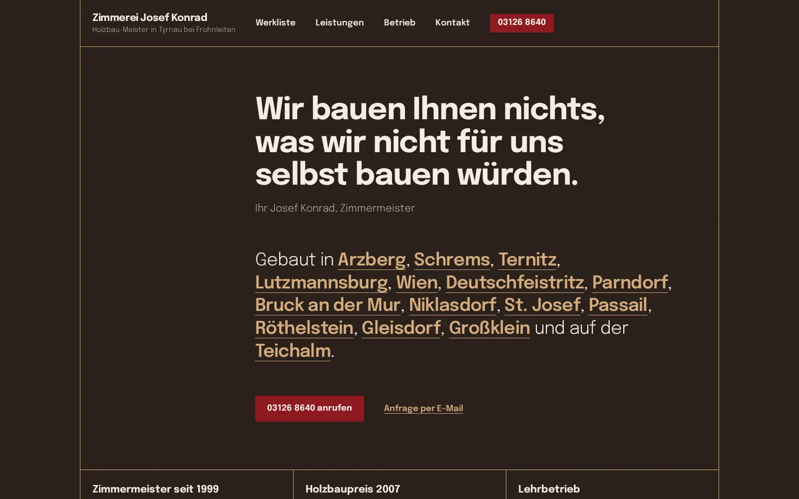Vorschau Entwurf 3: dunkle Seite mit Motto und der Liste der Orte, in denen die Zimmerei gebaut hat